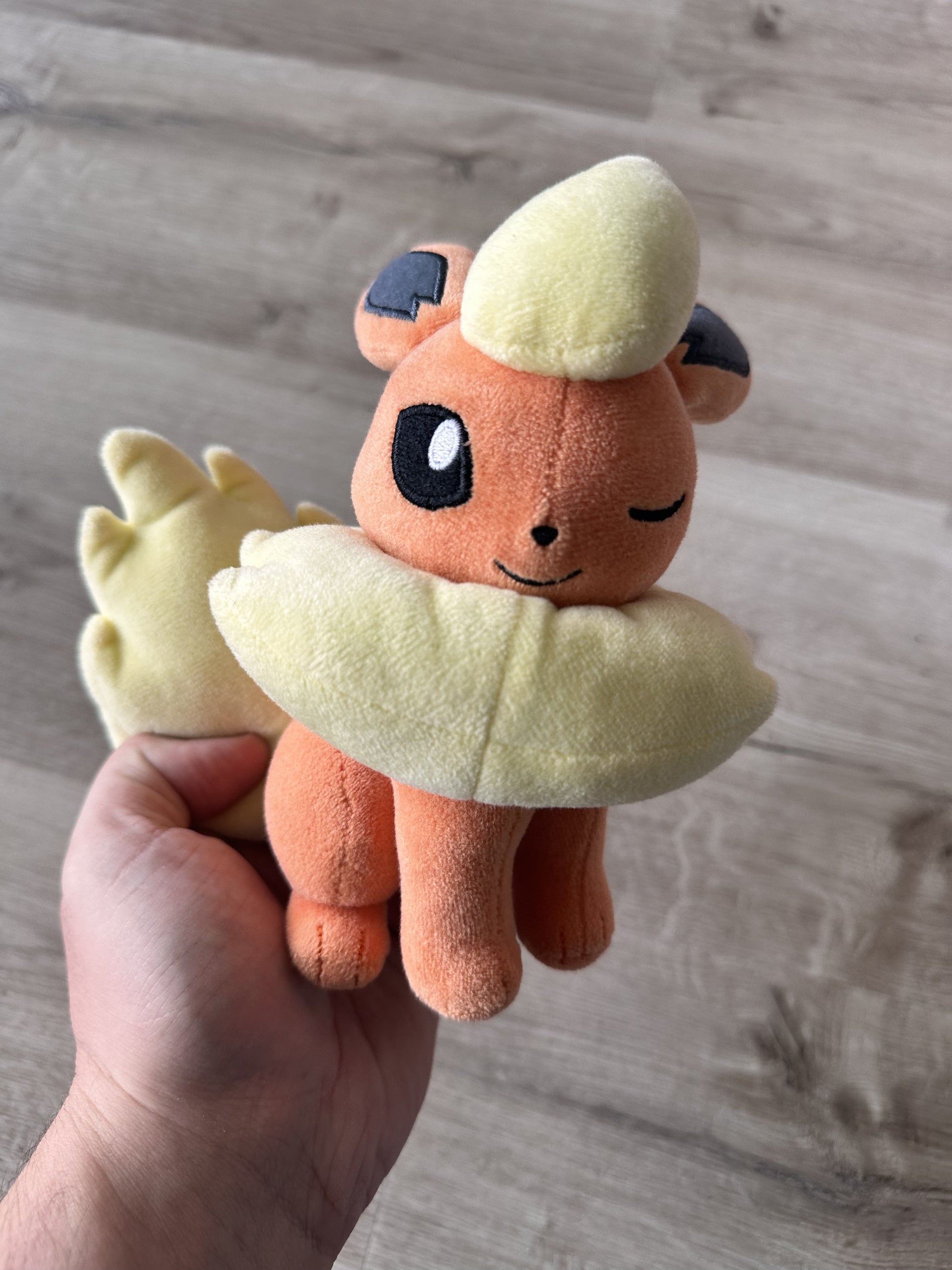 Pokémon Plüschtier Flareon – Plüsch, Original Japan Import | Jungcards