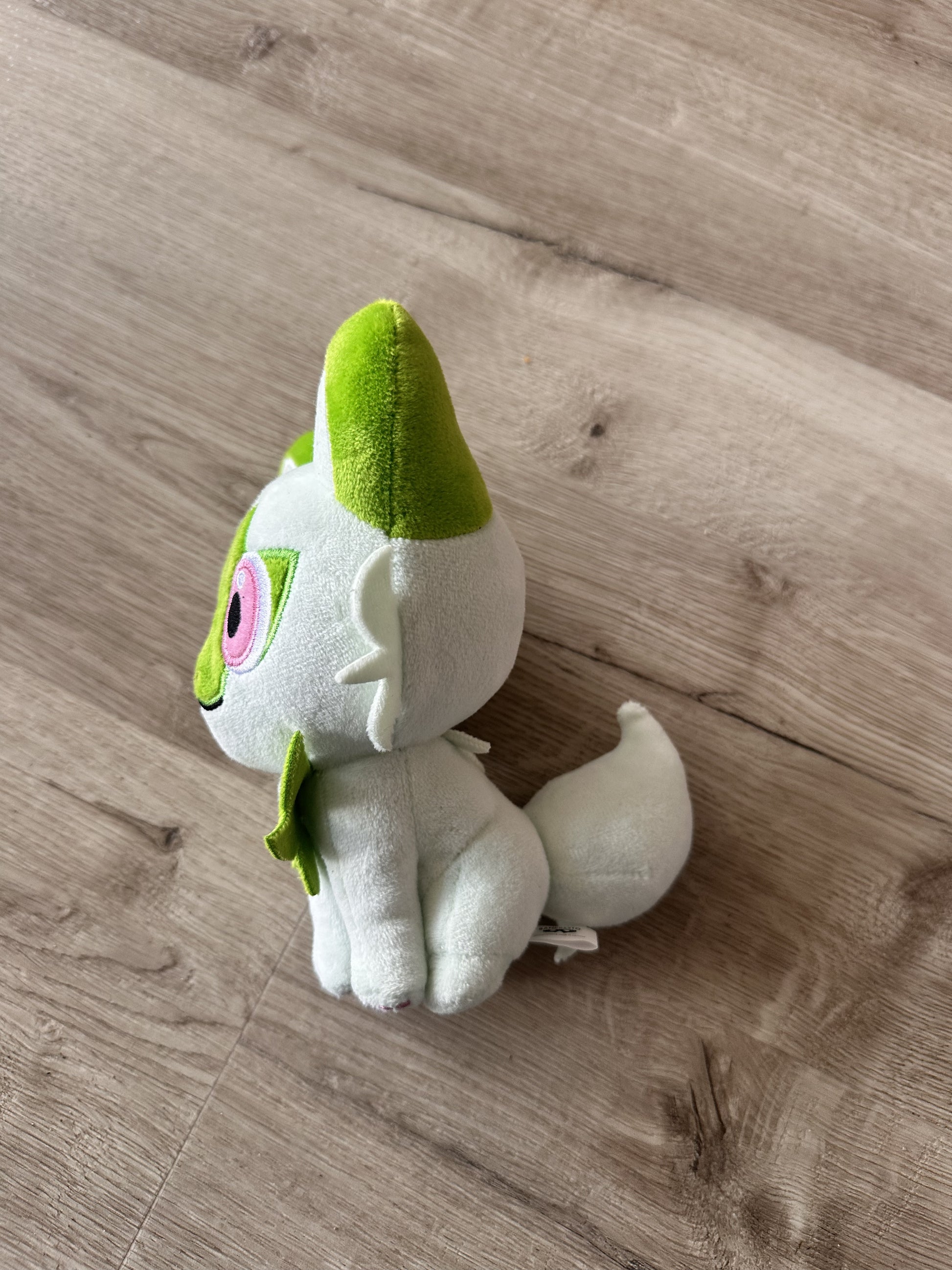 Pokémon Plüschtier Sprigatito – Plüsch, Original Japan Import | Jungcards
