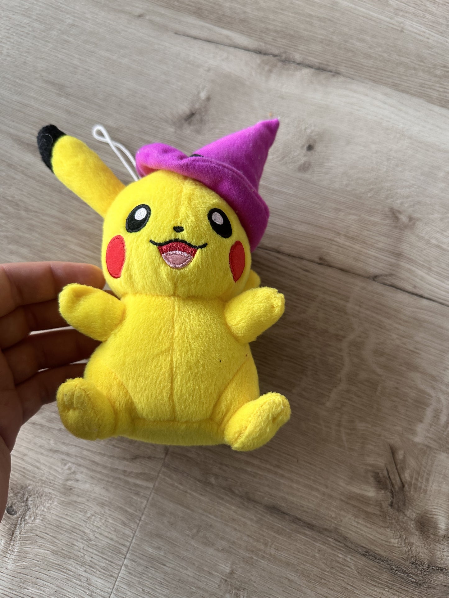 Pokémon Plüschtier Pikachu (mit Hexen-/Partyhut) – Plüsch, Original Japan Import | Jungcards