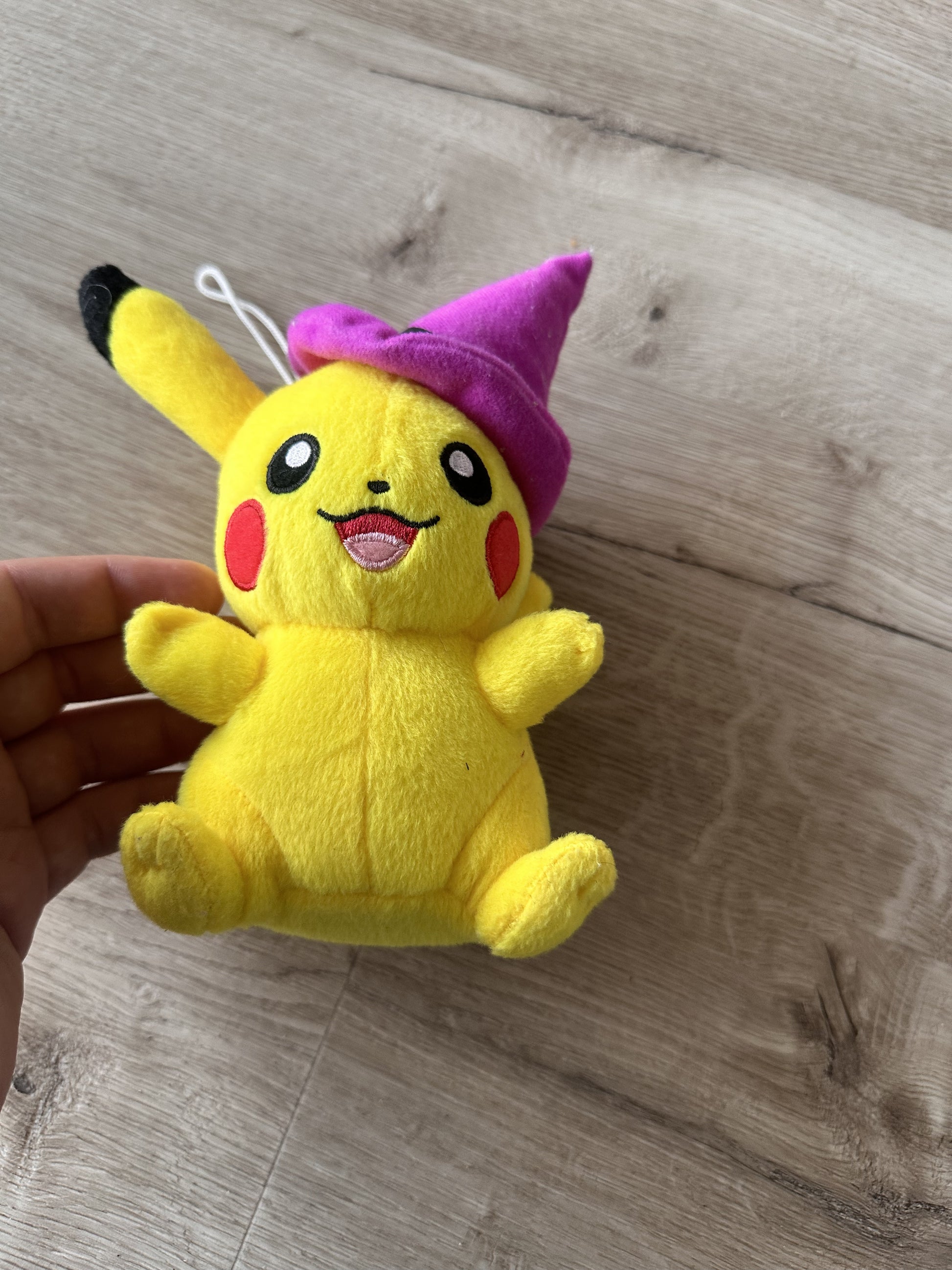 Pokémon Plüschtier Pikachu (mit Hexen-/Partyhut) – Plüsch, Original Japan Import | Jungcards