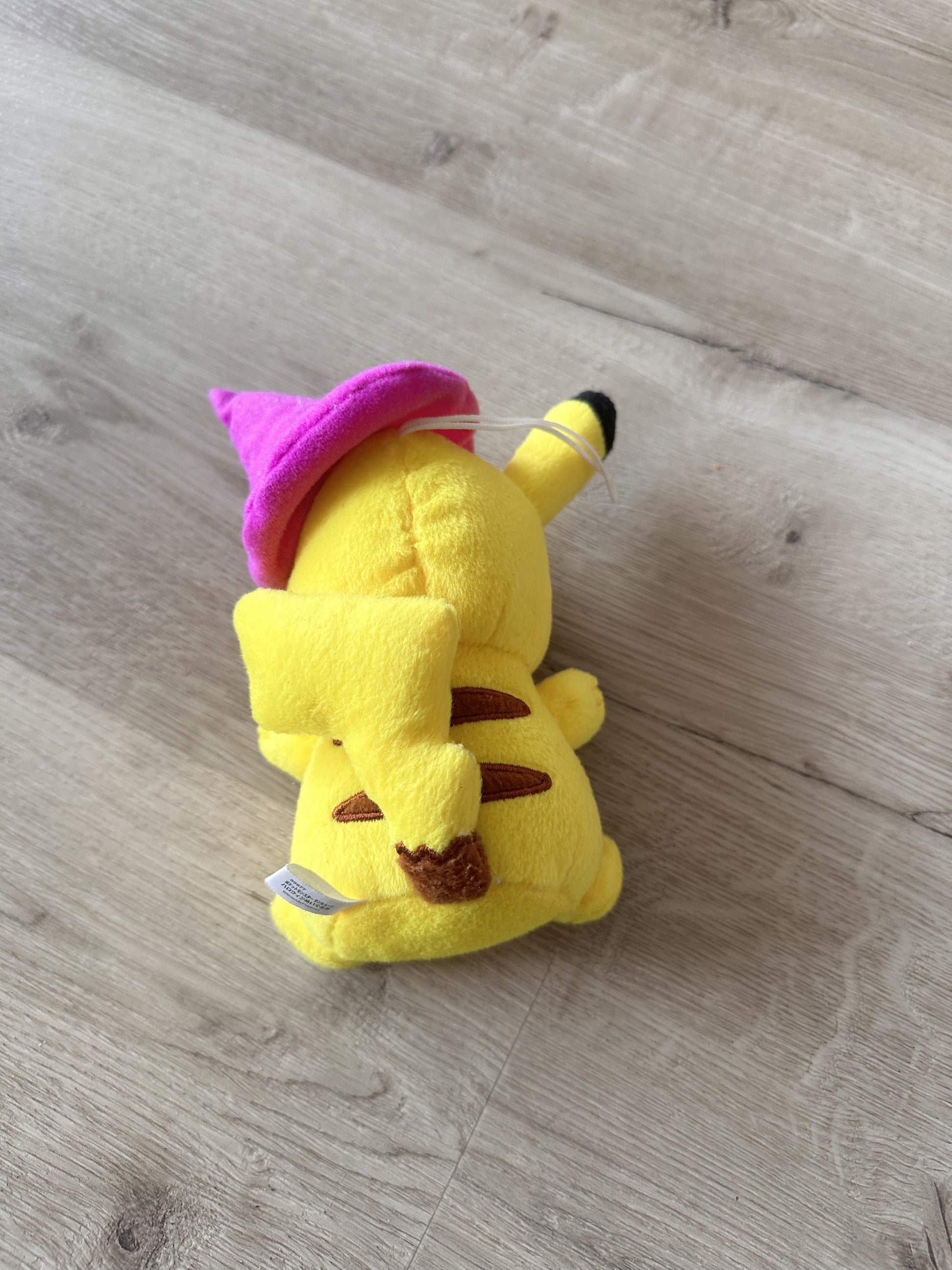 Pokémon Plüschtier Pikachu (mit Hexen-/Partyhut) – Plüsch, Original Japan Import | Jungcards