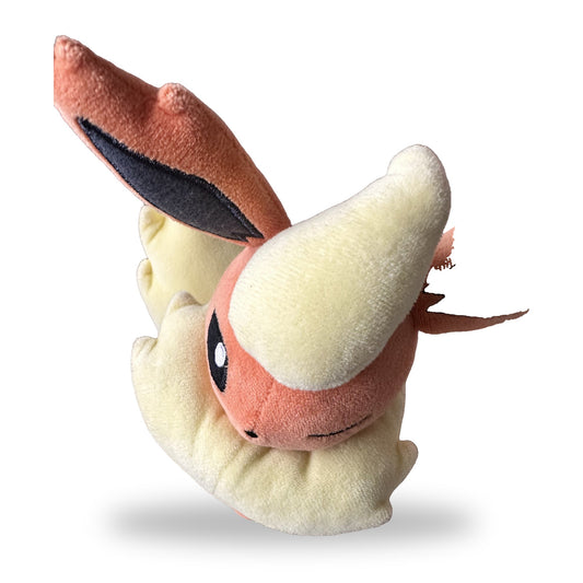 Flareon Pokemon Pluesch Sammelfigur weisser Hintergrund