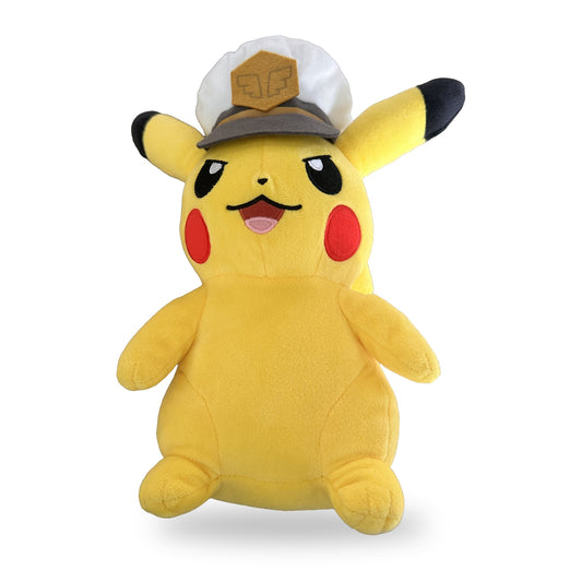Pikachu mit weisser Muetze Pokemon Pluesch weisser Hintergrund